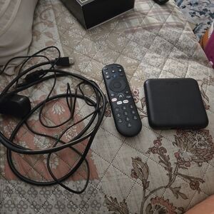 Xumo Stream Box XiOne-(B) Streaming Media Player Voice Remote & Power Adapter